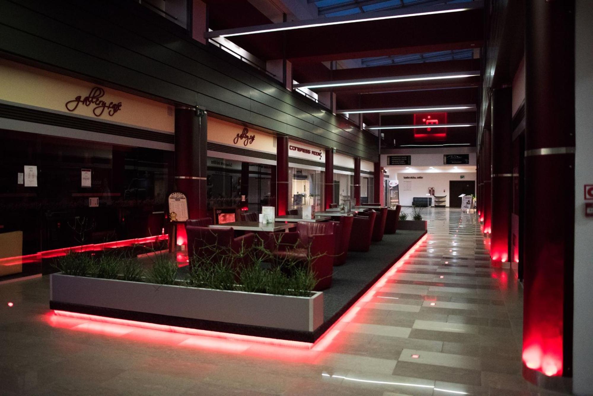 Hotel Magnus Trenčín Zewnętrze zdjęcie