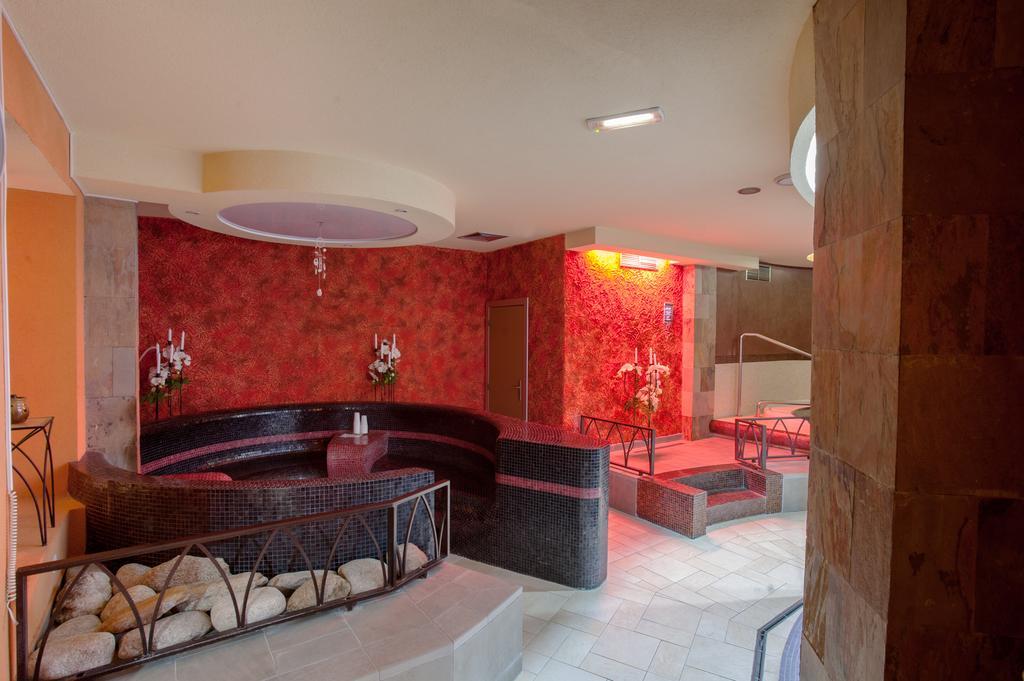 Hotel Magnus Trenčín Zewnętrze zdjęcie