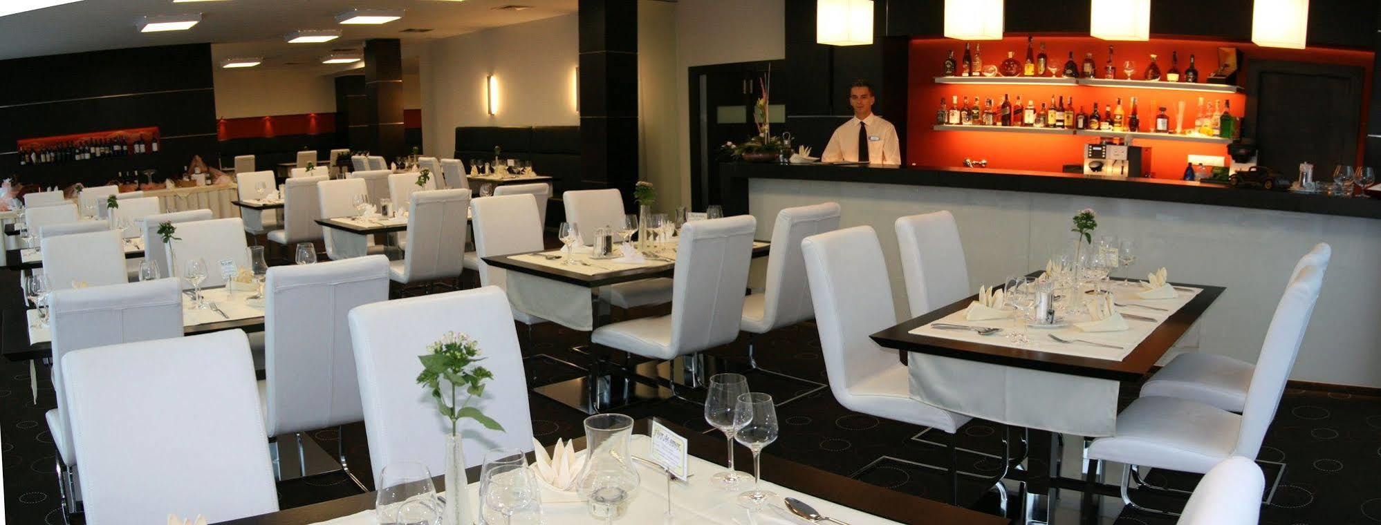 Hotel Magnus Trenčín Zewnętrze zdjęcie