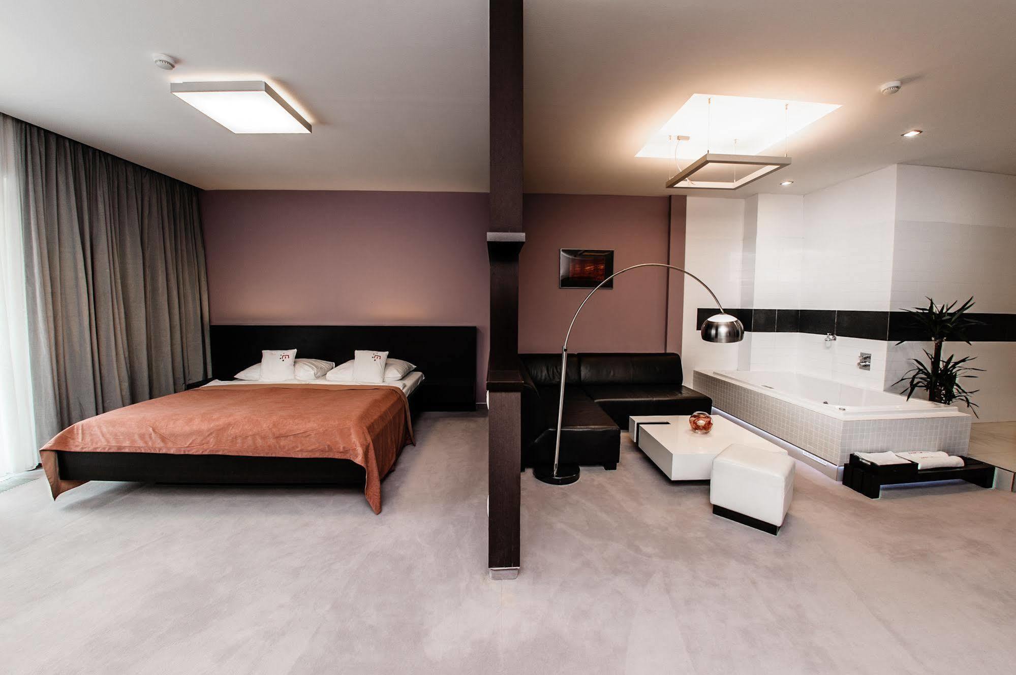Hotel Magnus Trenčín Zewnętrze zdjęcie