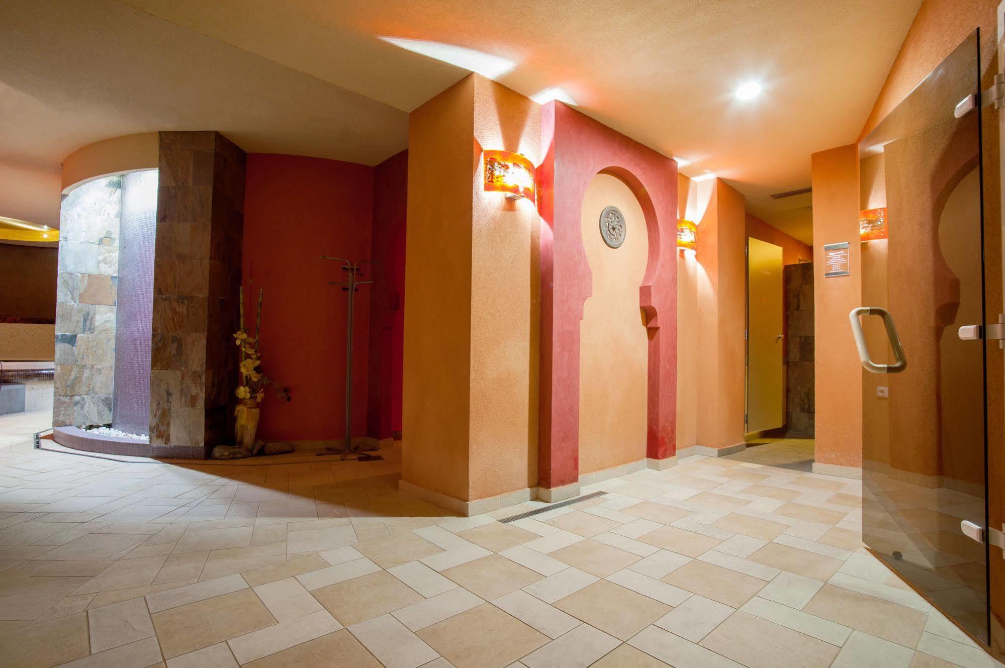 Hotel Magnus Trenčín Zewnętrze zdjęcie