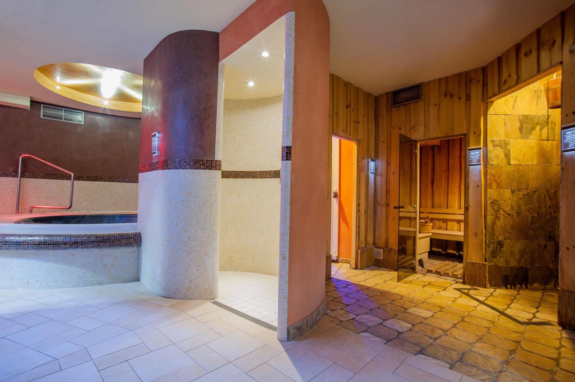 Hotel Magnus Trenčín Zewnętrze zdjęcie